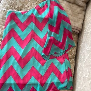 One sleeve short chevron dress